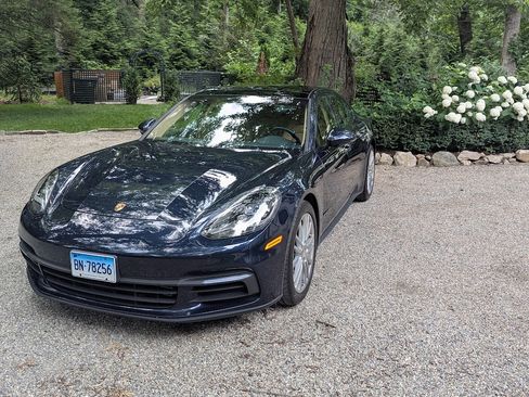 Used 2020 Porsche Panamera AWD/4WD image 1