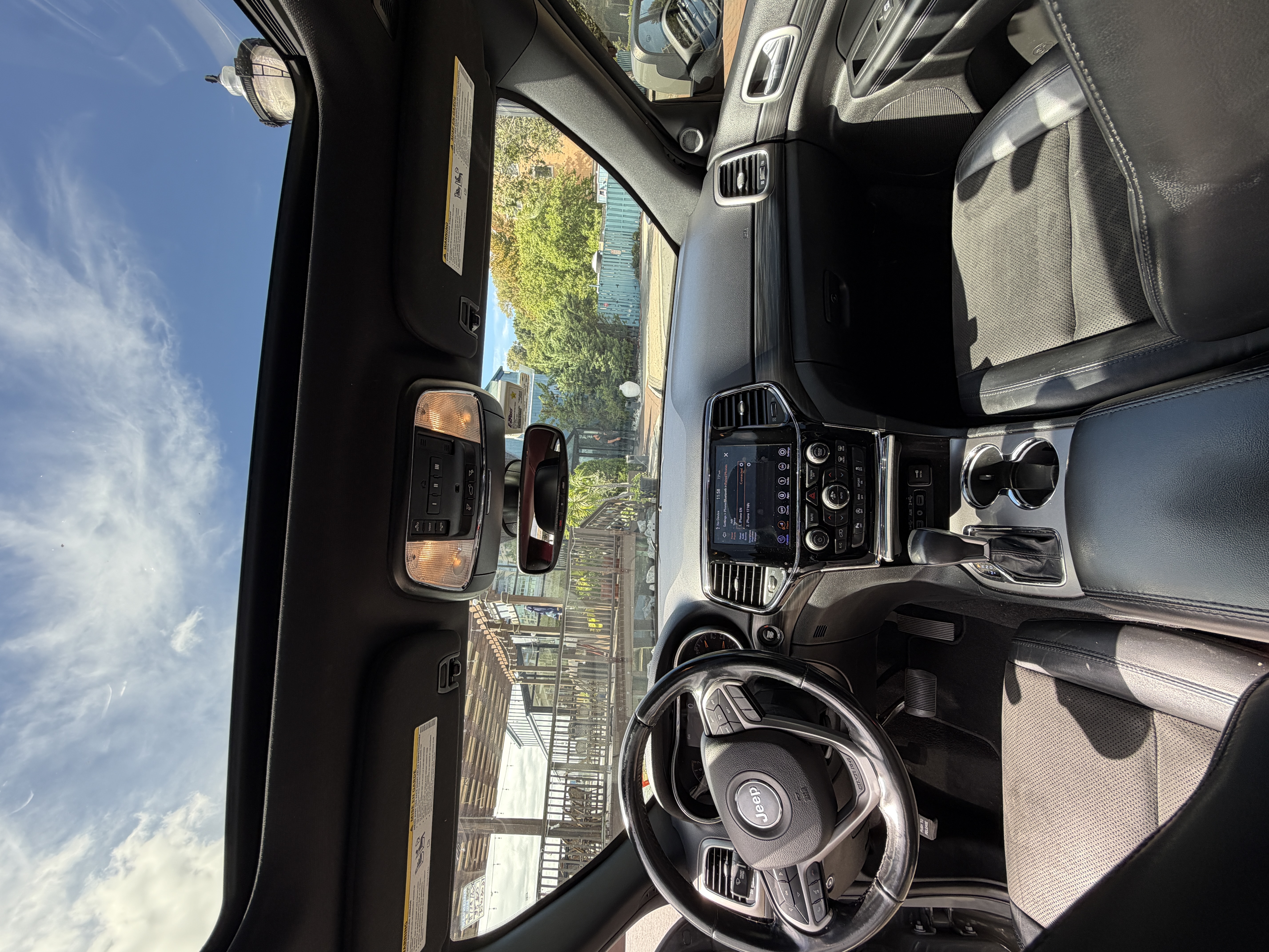 Used 2019 Jeep Grand Cherokee Altitude AWD/4WD image 9