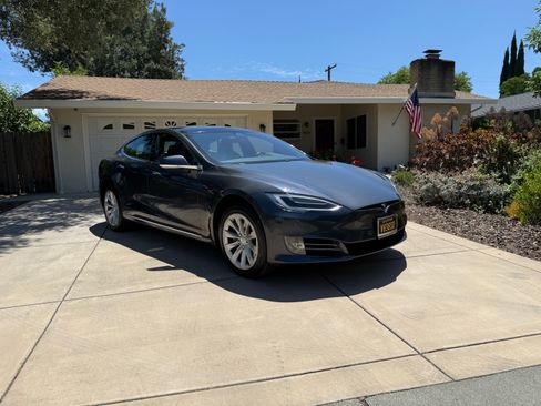 Used 2016 Tesla Model S 90D image 11