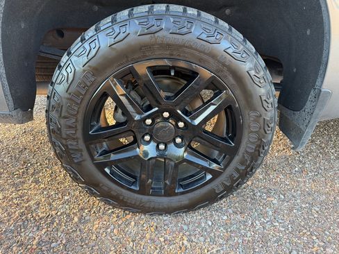 Used 2021 Chevrolet Silverado 1500 LT Trail Boss image 12