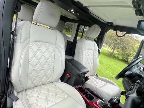 Used 2020 Jeep Wrangler Unlimited Sahara w/ Uconnect 4C Nav & Sound Group image 23