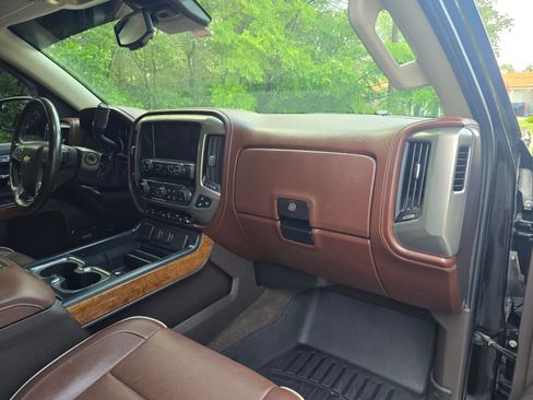 Used 2014 Chevrolet Silverado 1500 High Country w/ High Country Premium Package AWD/4WD image 16