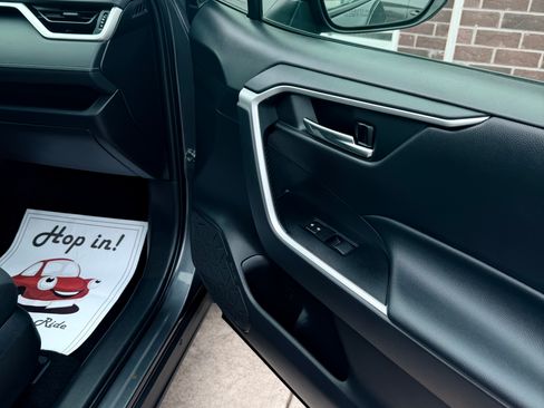 Used 2021 Toyota RAV4 XLE image 8