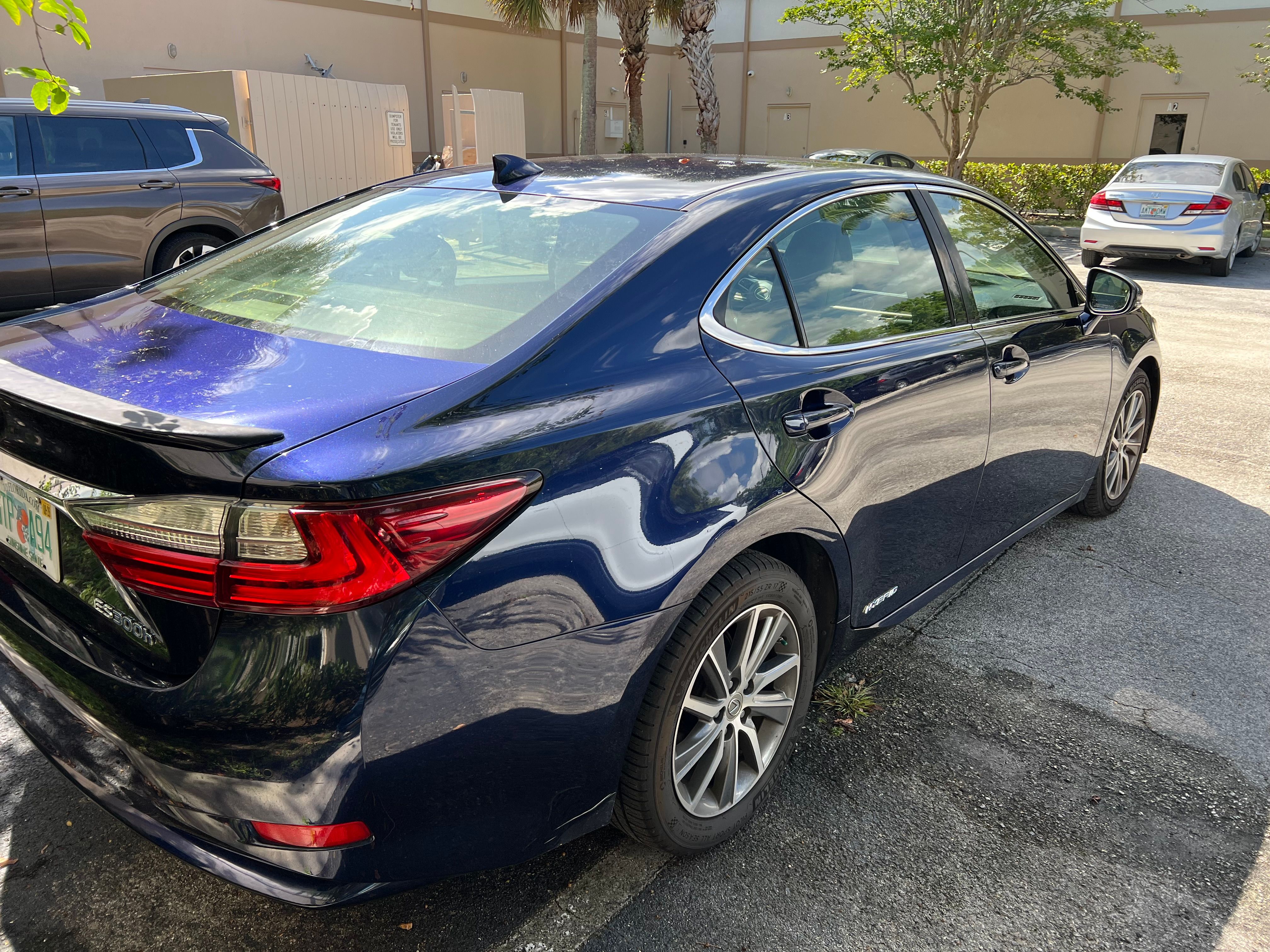 Used 2016 Lexus ES 300h w/ Premium Package w/Wood Trim FWD image 12