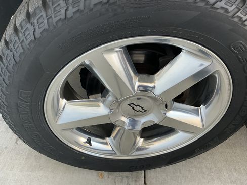 Used 2013 Chevrolet Avalanche LTZ image 2