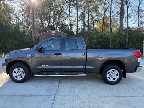 Used 2011 Toyota Tundra 4x4 Double Cab w/ Tow Pkg image 2