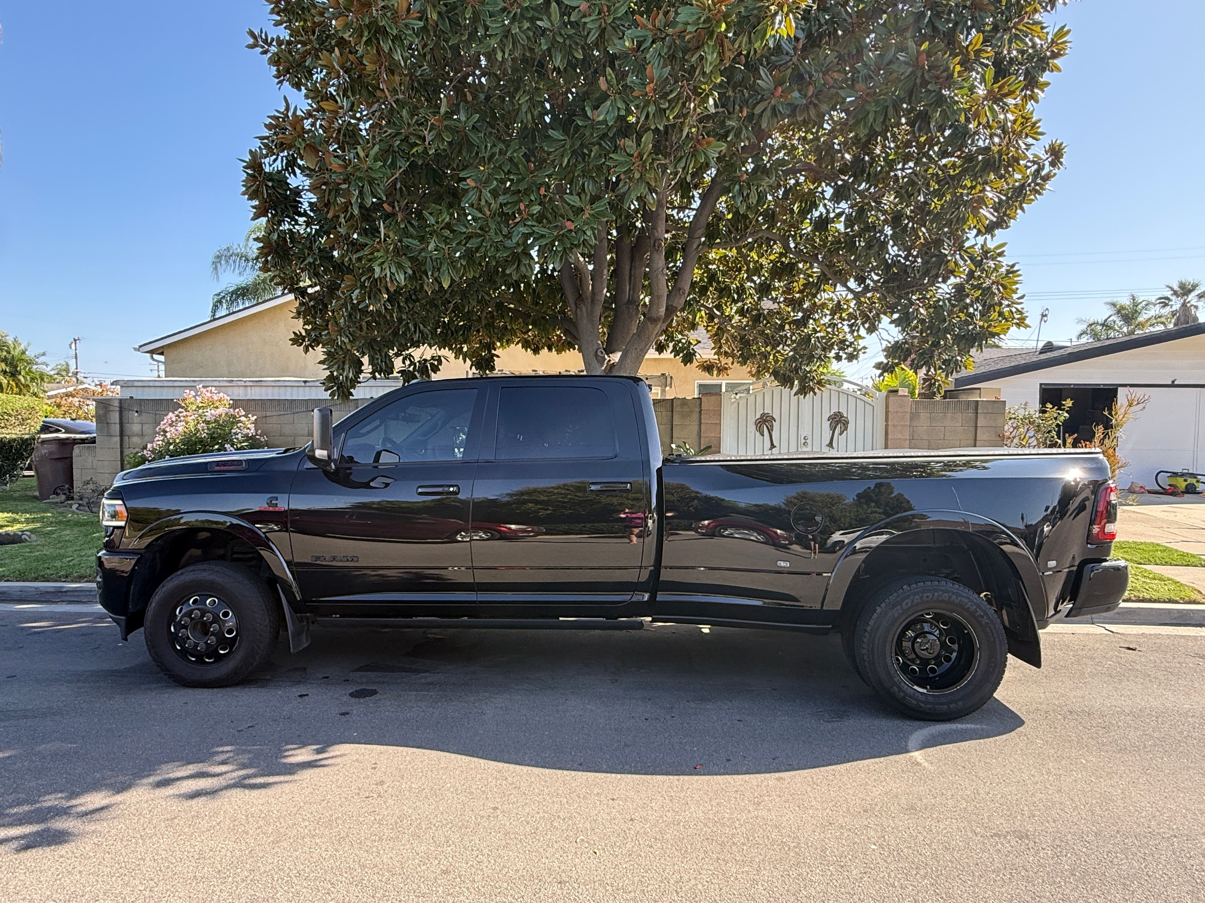Used 2021 RAM 3500 Laramie AWD/4WD image 1