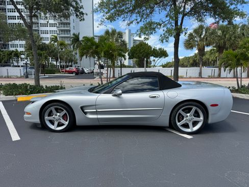 Used 2000 Chevrolet Corvette Convertible w/ Performance Handling Pkg image 6