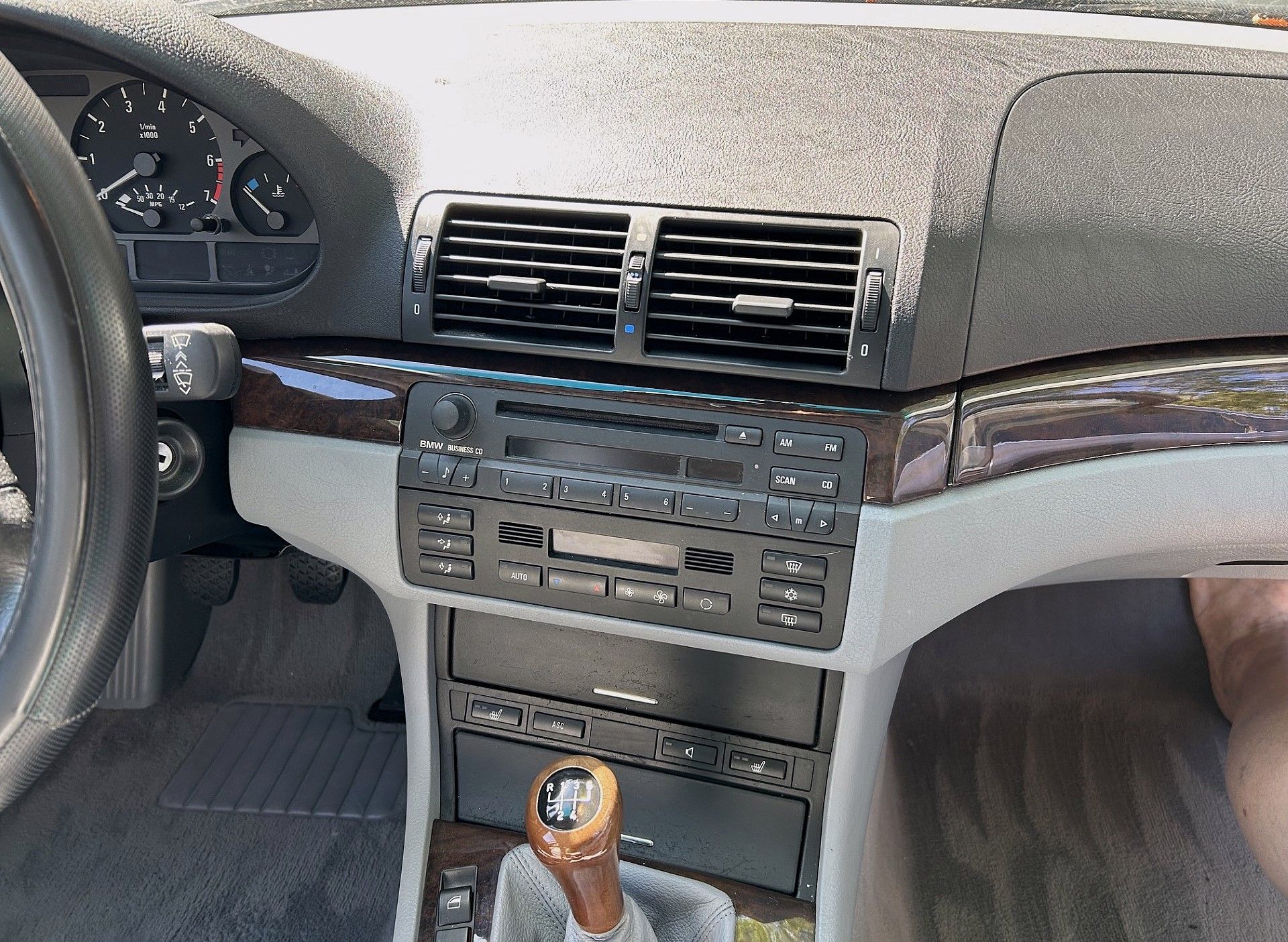 Used 1999 BMW 328i Sedan RWD image 13