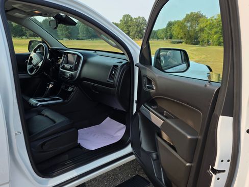 Used 2022 Chevrolet Colorado LT w/ Luxury Package image 19