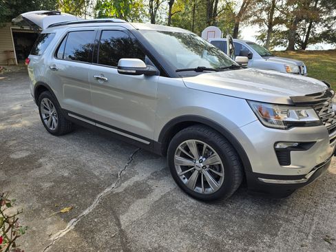 Used 2018 Ford Explorer Limited image 2