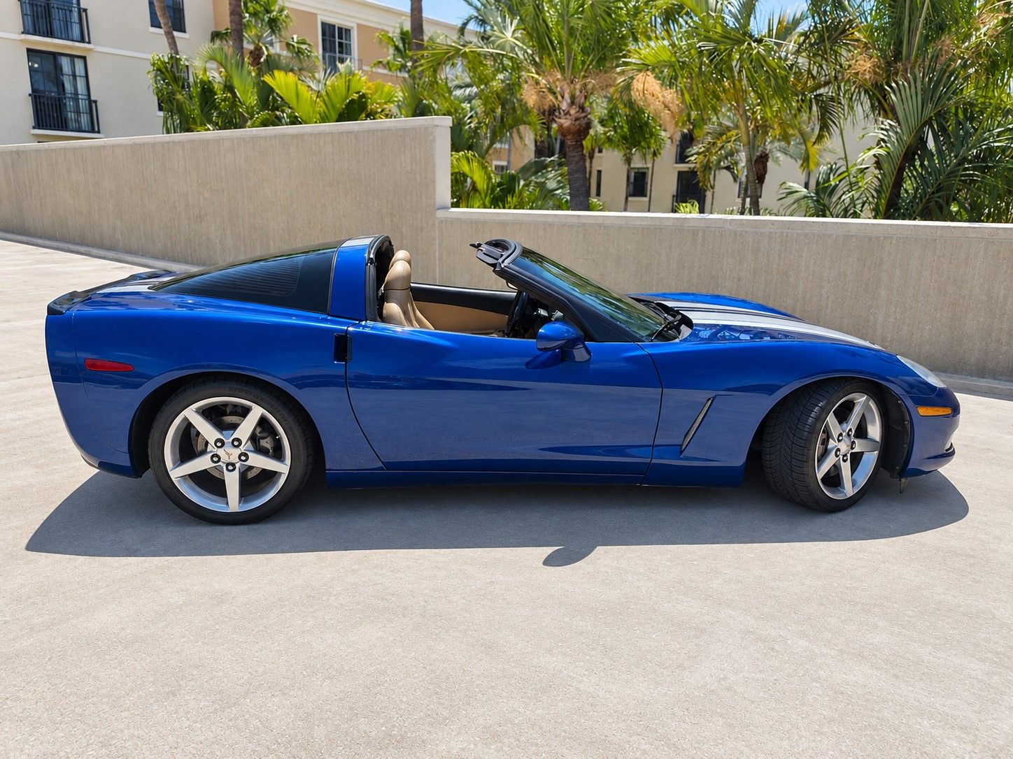 Used 2005 Chevrolet Corvette Coupe w/ Preferred Equipment Group RWD image 4