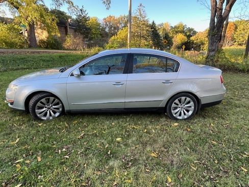 Used 2008 Volkswagen Passat VR6 image 1