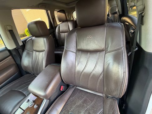 Used 2013 INFINITI JX35 AWD w/ Premium Pkg image 2