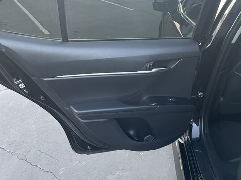 Used 2019 Toyota Camry SE w/ Carpet Mat Package image 26