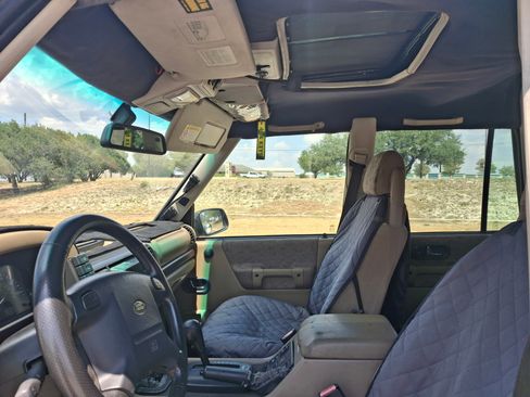 Used 2000 Land Rover Discovery AWD/4WD image 11