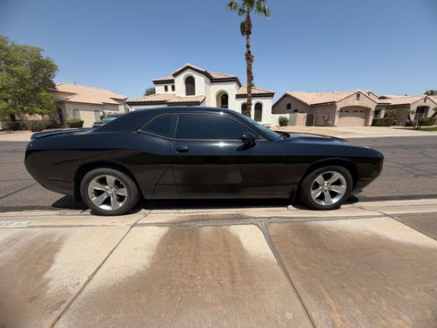 Used 2019 Dodge Challenger SXT RWD image 2