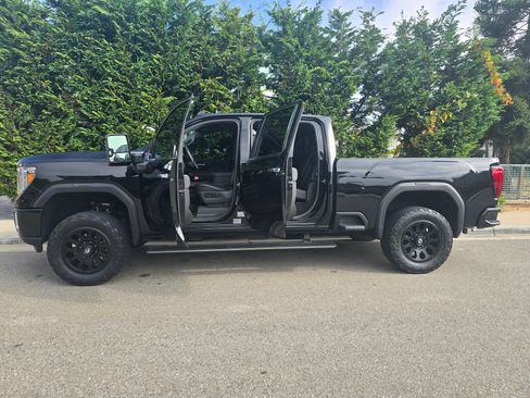 Used 2021 GMC Sierra 2500 Denali w/ Denali Black Diamond Edition image 11