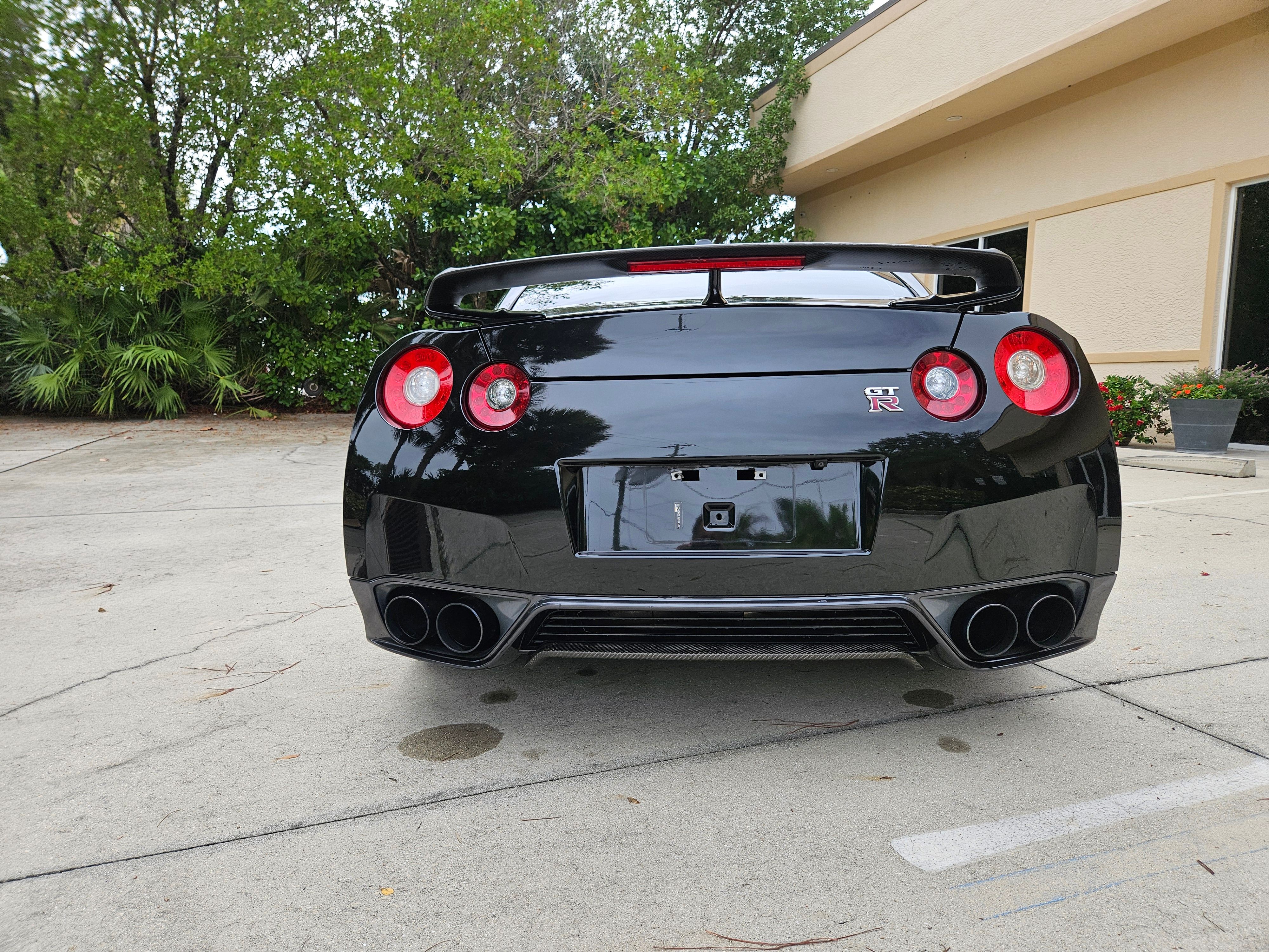 Used 2013 Nissan GT-R Black Edition AWD/4WD image 8