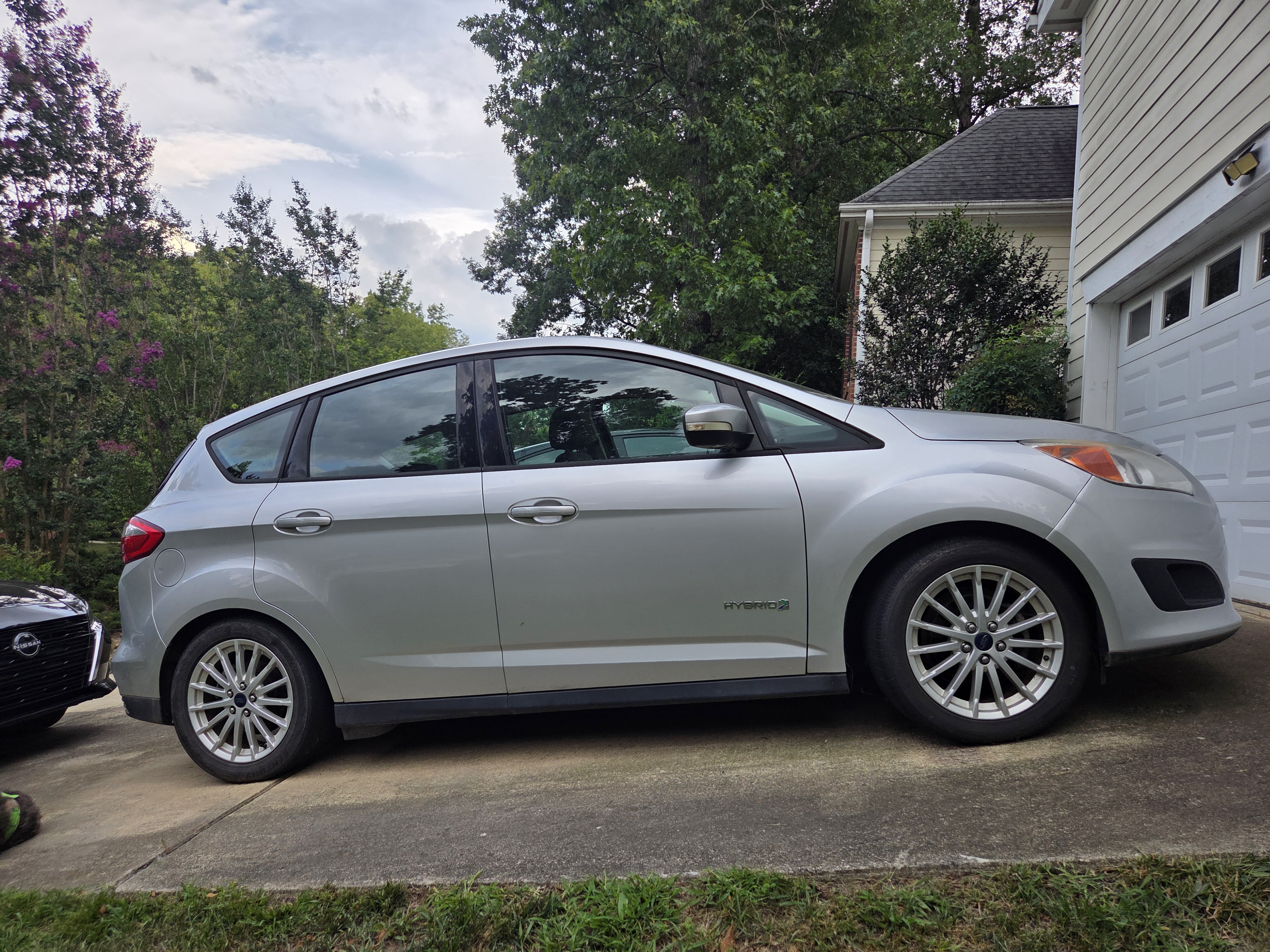 Used 2015 Ford C-MAX SE w/ Equipment Group 203A FWD image 1