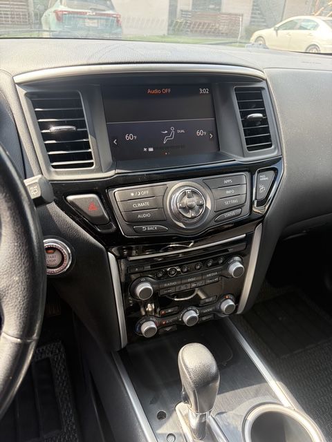 Used 2017 Nissan Pathfinder SV FWD image 9