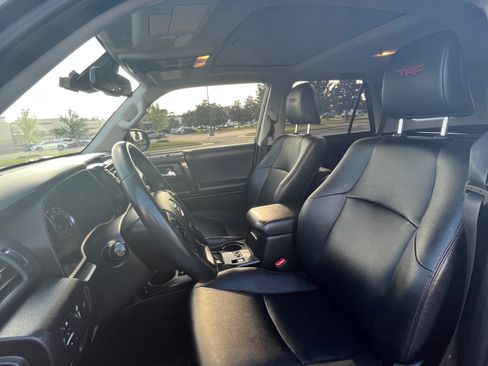 Used 2021 Toyota 4Runner Venture w/ Moonroof Package AWD/4WD image 6