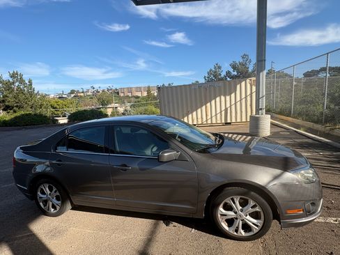 Used 2012 Ford Fusion SE image 2