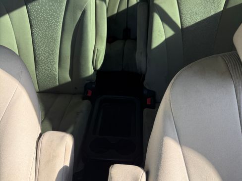 Used 2012 MAZDA MAZDA5 Sport FWD image 28
