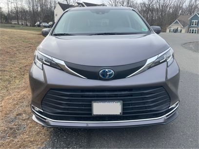 Used 2021 Toyota Sienna XLE