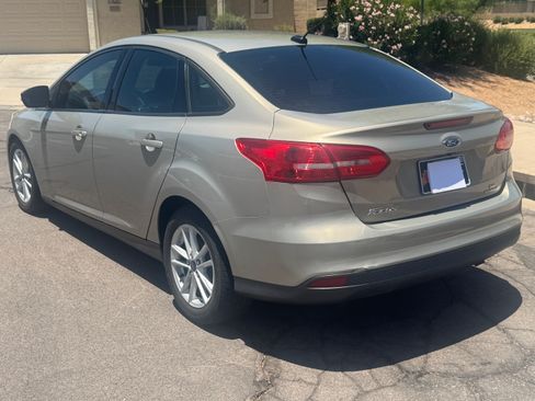 Used 2015 Ford Focus SE FWD image 12