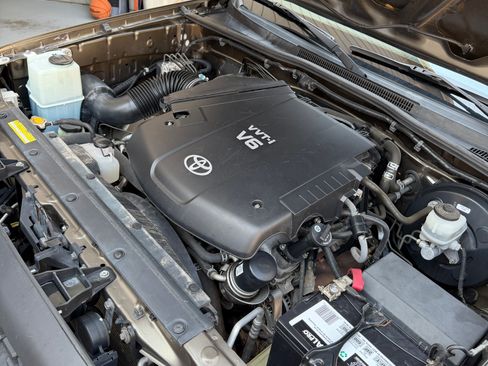 Used 2011 Toyota Tacoma 4x4 Double Cab w/ SR5 Pkg #2 image 12