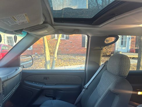 Used 2002 Chevrolet Avalanche 2500 w/ Convenience Pkg AWD/4WD image 15