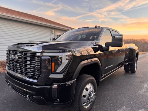 Used 2024 GMC Sierra 3500 Denali Ultimate image 6