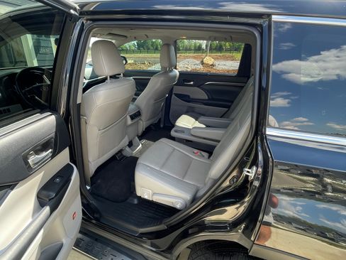 Used 2015 Toyota Highlander Limited FWD image 6