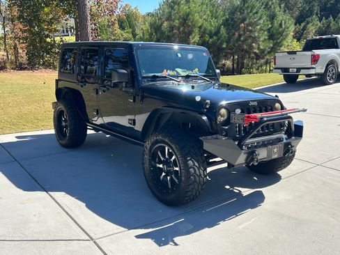 Used 2011 Jeep Wrangler Unlimited Rubicon w/ Call of Duty Group image 5