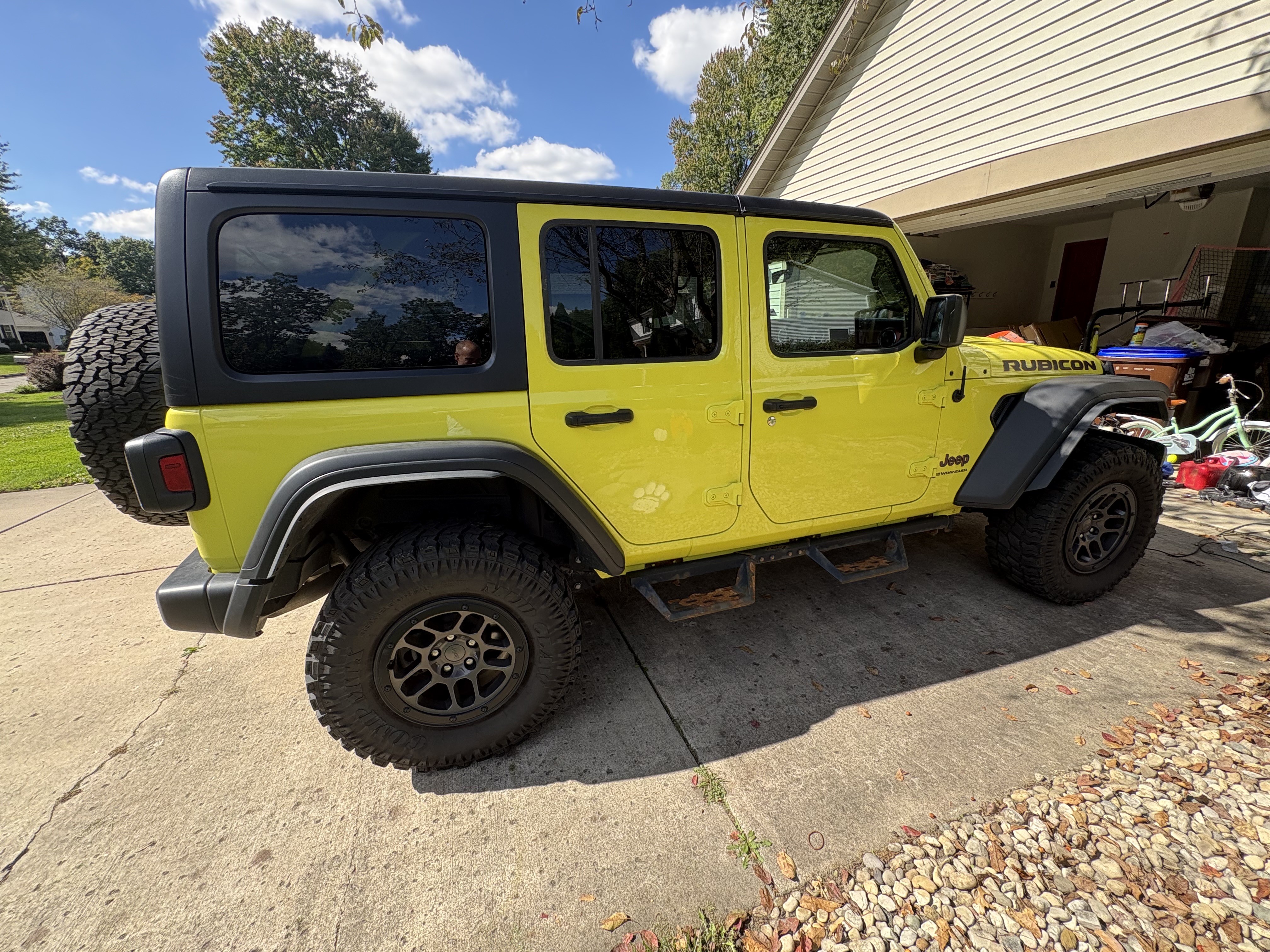 Used 2023 Jeep Wrangler Unlimited Rubicon w/ Xtreme 35 Tire Package AWD/4WD image 9