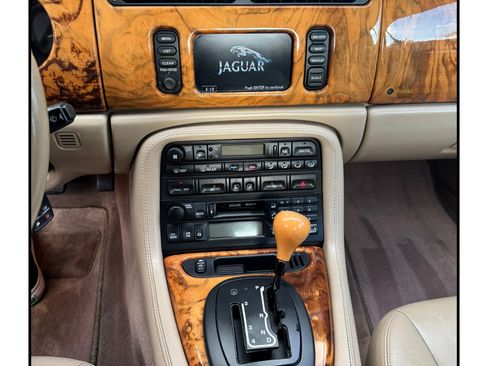 Used 2002 Jaguar XK8 Convertible image 14