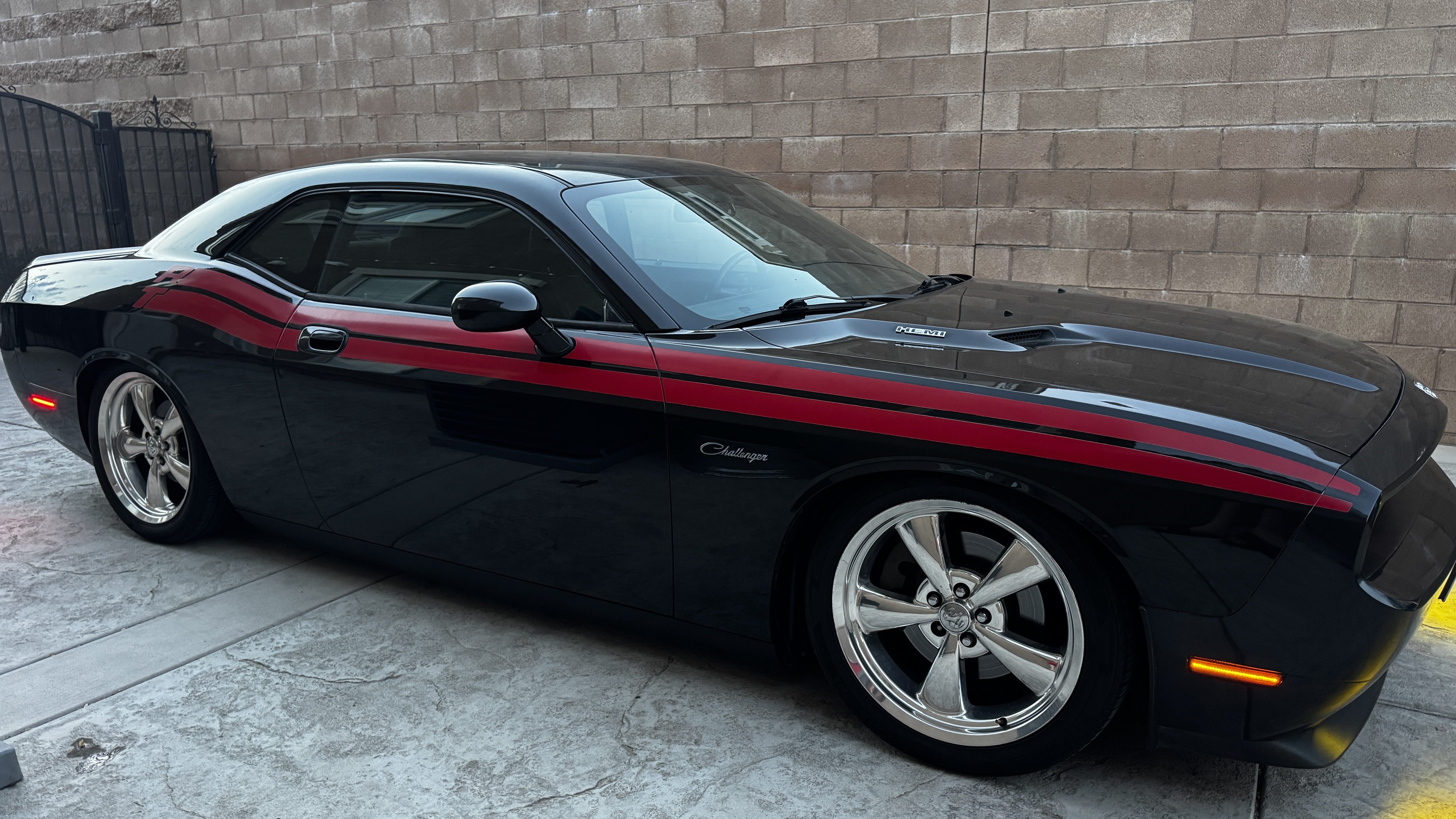 Used 2010 Dodge Challenger R/T RWD image 8