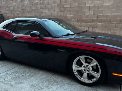 Used 2010 Dodge Challenger R/T RWD image 8
