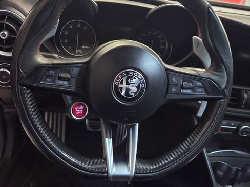 Used 2017 Alfa Romeo Giulia Quadrifoglio image 4