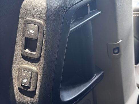 Used 2015 Chrysler Town & Country Touring-L w/ Driver Convenience Group FWD image 19