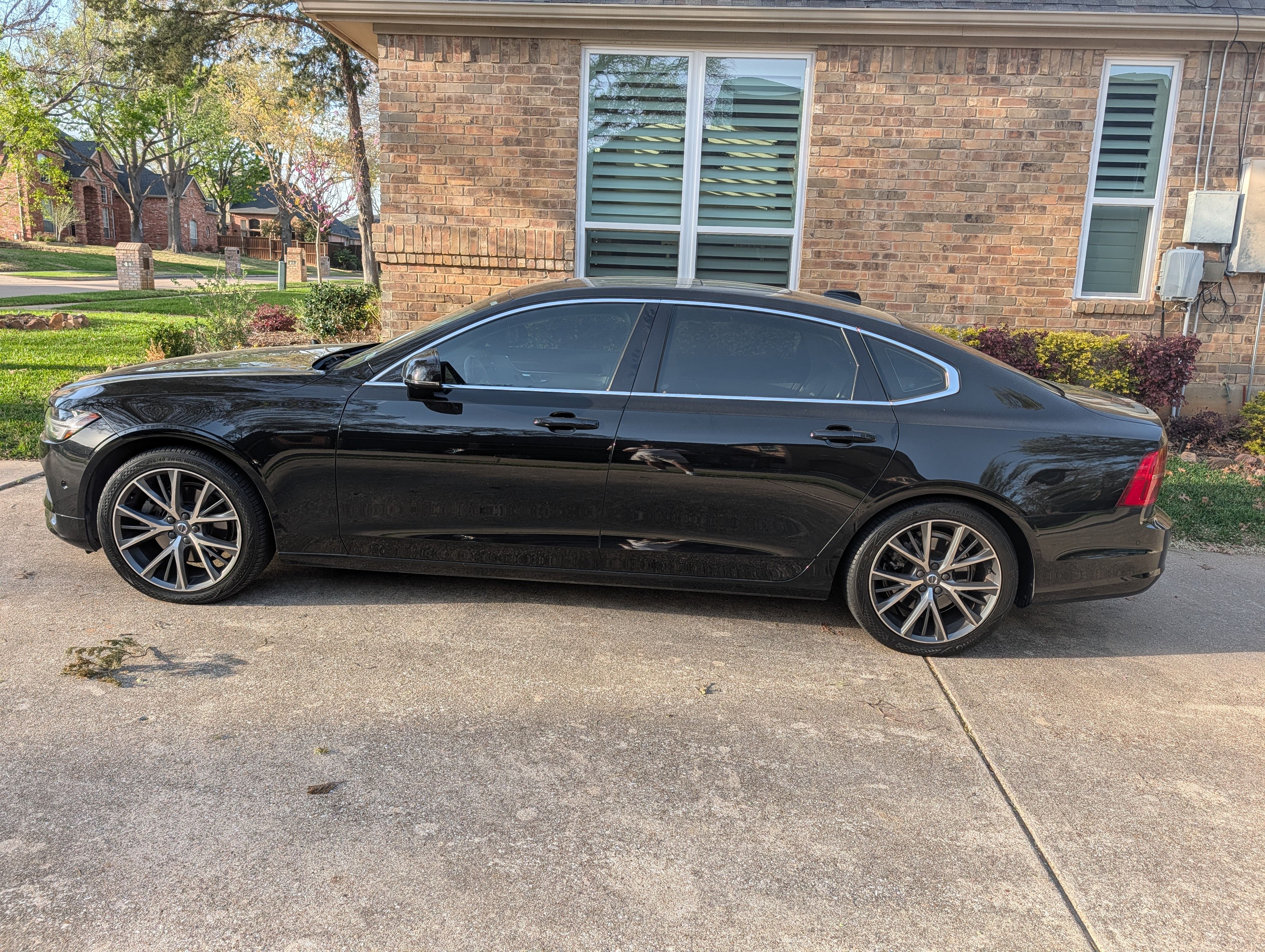 Used 2018 Volvo S90 T5 Momentum w/ Protection Package Premier FWD image 4