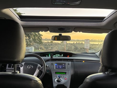 Used 2015 Toyota Prius Four image 15