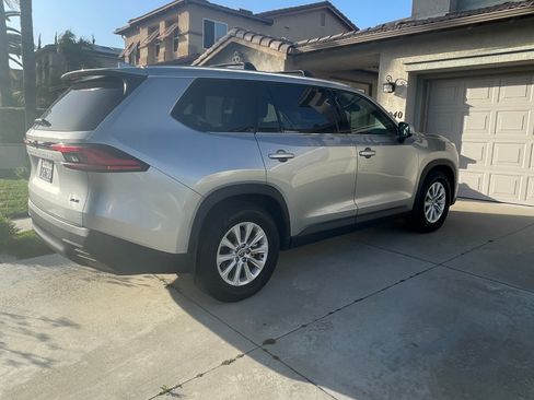 Used 2024 Toyota Grand Highlander AWD image 5