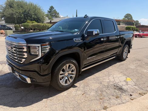 Used 2023 GMC Sierra 1500 Denali w/ Technology Package AWD/4WD image 1