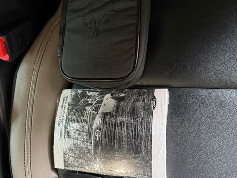 Used 2023 Ford Bronco Wildtrak image 19