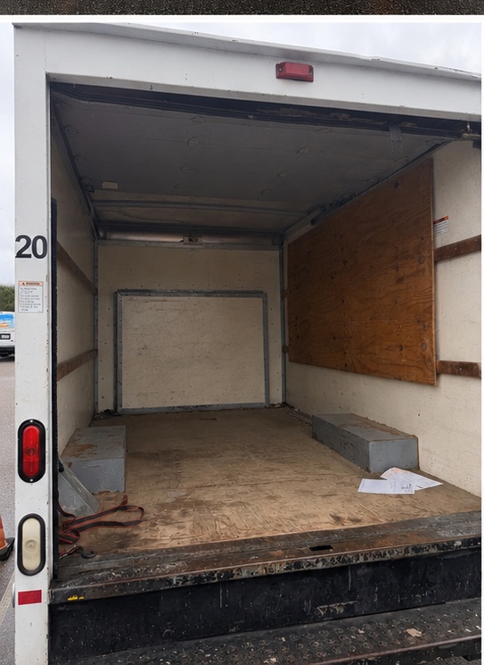 Used 2011 Ford E-350 and Econoline 350 Super Duty w/ Payload Pkg RWD image 4