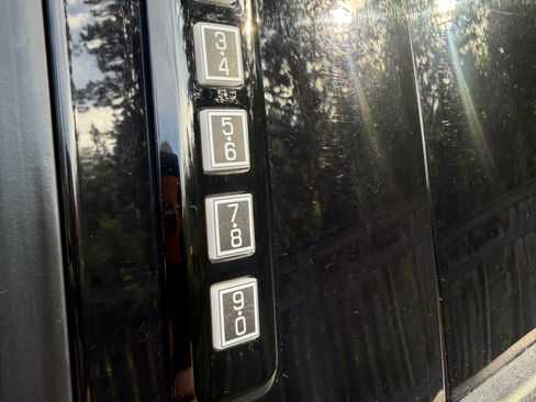 Used 2022 Ford F250 Lariat w/ Tremor Off-Road Package AWD/4WD image 13
