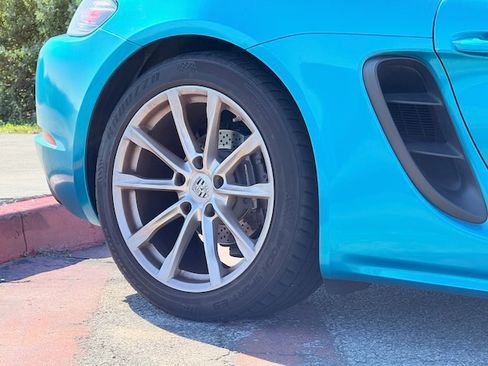 Used 2017 Porsche 718 Boxster image 9