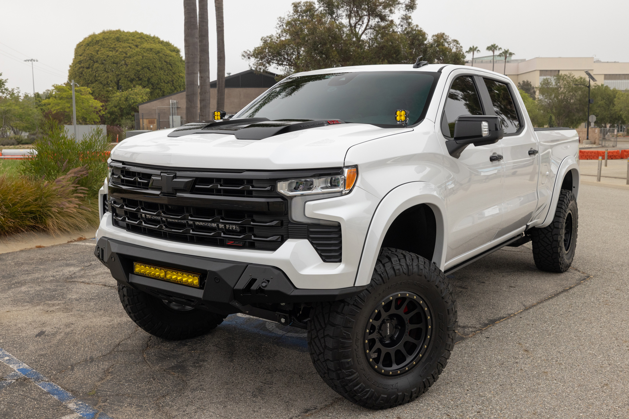 Used 2024 Chevrolet Silverado 1500 LT Trail Boss w/ LT Trail Boss Premium Package AWD/4WD image 1